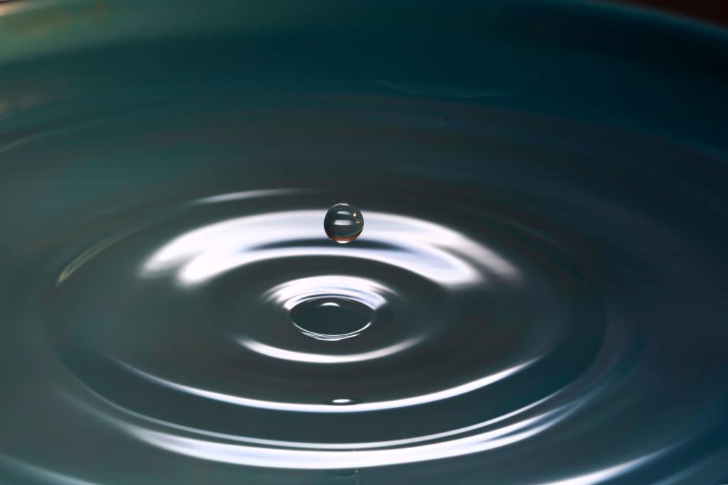 A water droplet to symbolize the serenity of meditation helping people better understand "what is meditation"